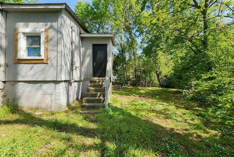 218 Irving Avenue - 1 — Photo 4