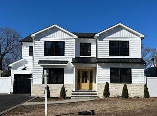 26 Essex Rd, Bethpage, NY 11714