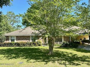 205 Ridgeview Dr, Carriere, MS 39426