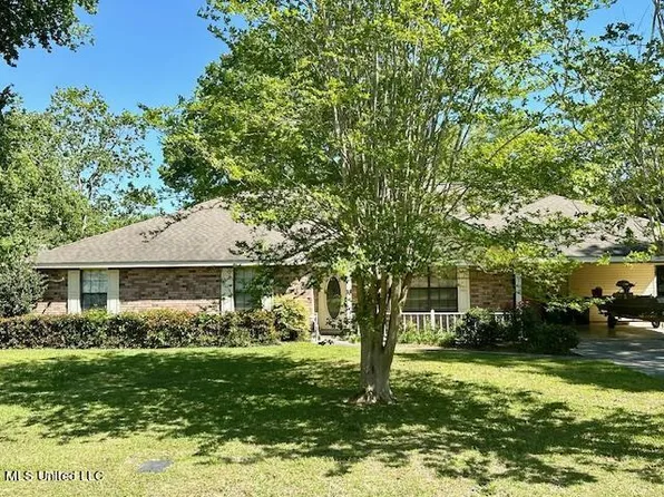 205 Ridgeview Dr, Carriere, MS 39426