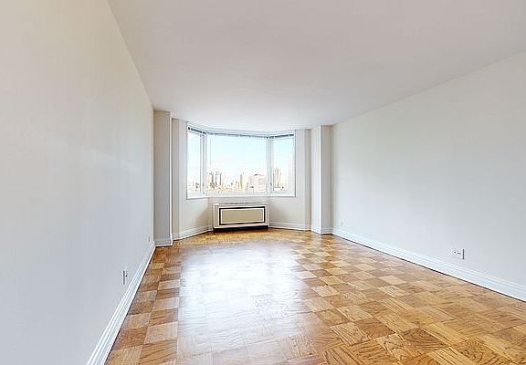 3rd image of 400 E 71st St APT 16G