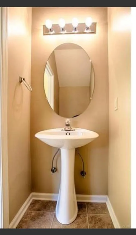 3 bed, 2500 sqft, $2,850 — Photo 2