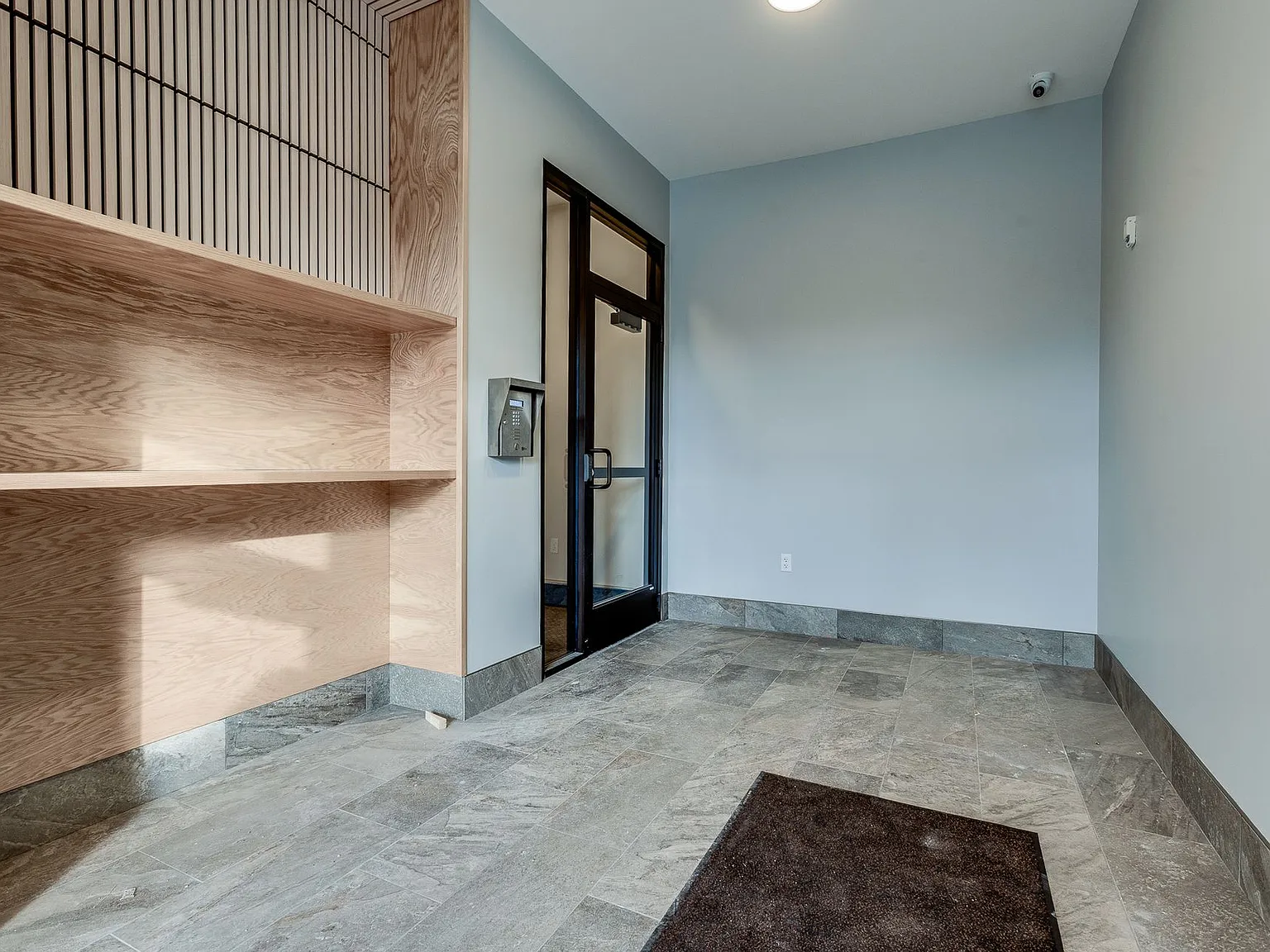 NOW LEASING - GALLERY GARDEN APTS — Photo 4