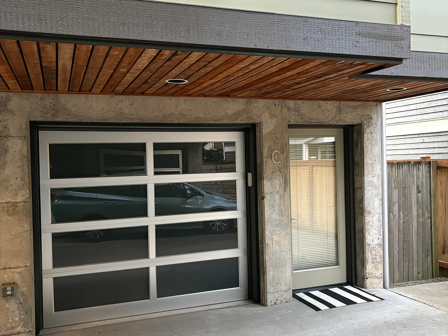 2 bed, 1.5 bath, 900 sqft, $3,750 — Photo 3