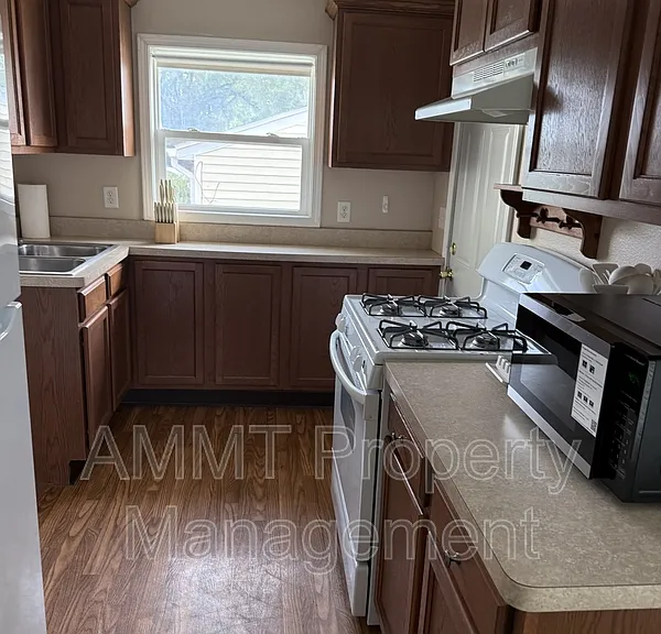 1204 8th St NW — Photo 3
