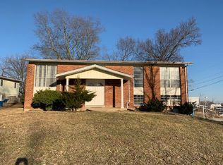 101 Timka Dr, Ballwin, MO 63011