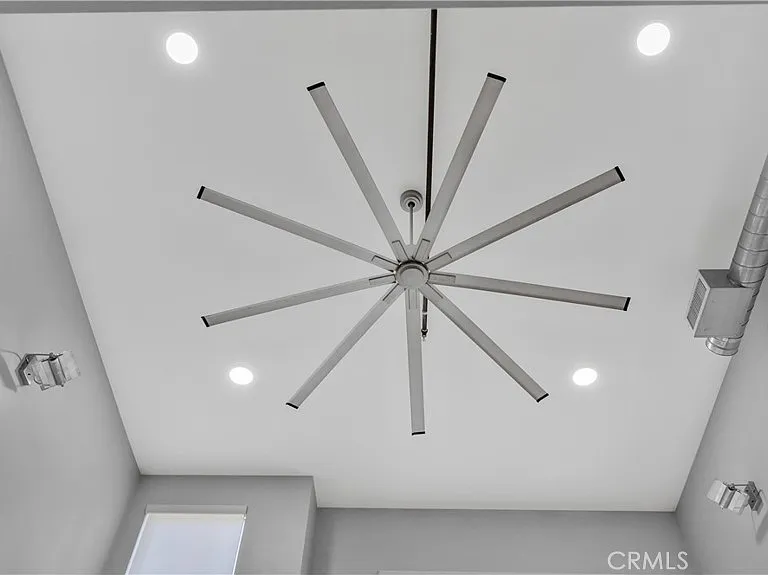 728 N Santiago St — Photo 14