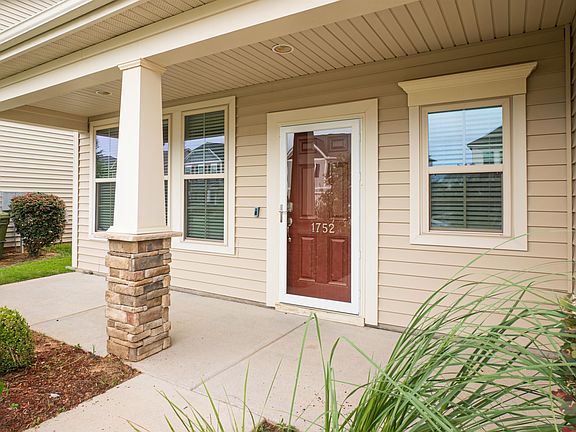 2nd image of 1752 Musket Dr.