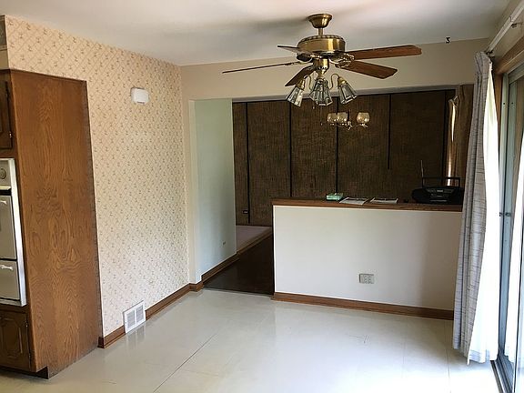 3rd image of 8700 Oakhill Ct