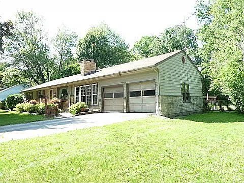3082 Highland Ave photo 1