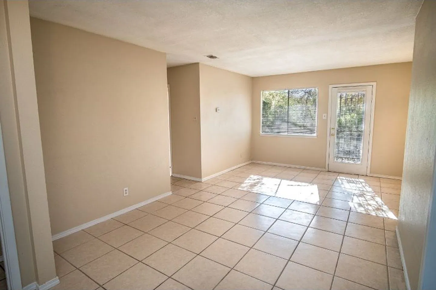 Nice and Convenient Home — Photo 2