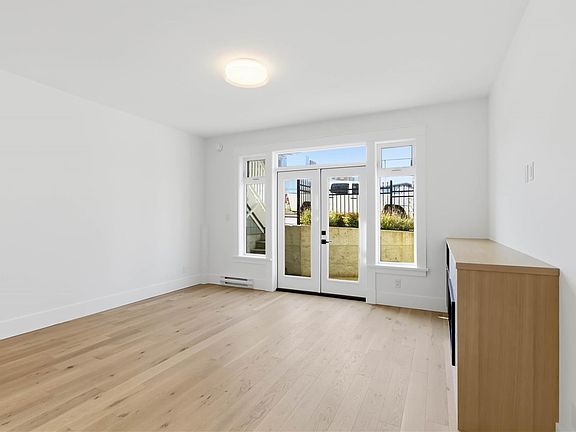 4th image of 1915 Fernwood Rd #1