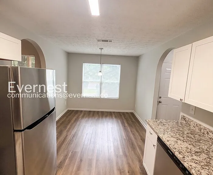 908 Castle Ct — Photo 5