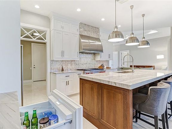4th image of 10420 Via Balestri Dr