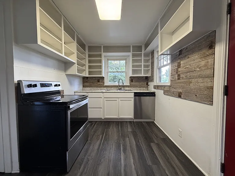 1095 S Ray Ave — Photo 10