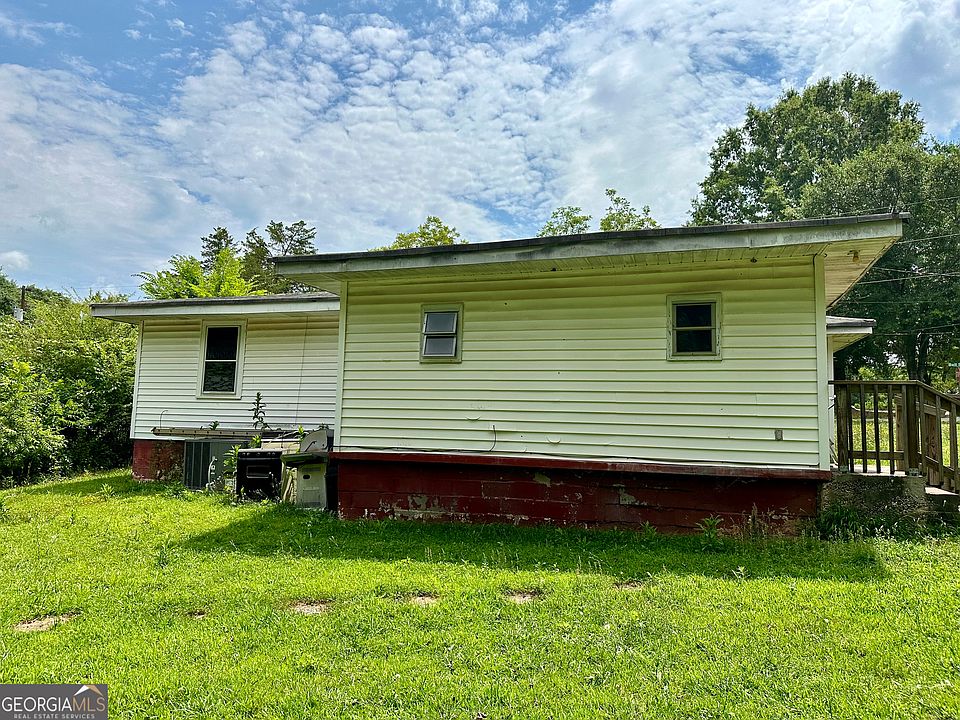 2nd image of 225 Bell St