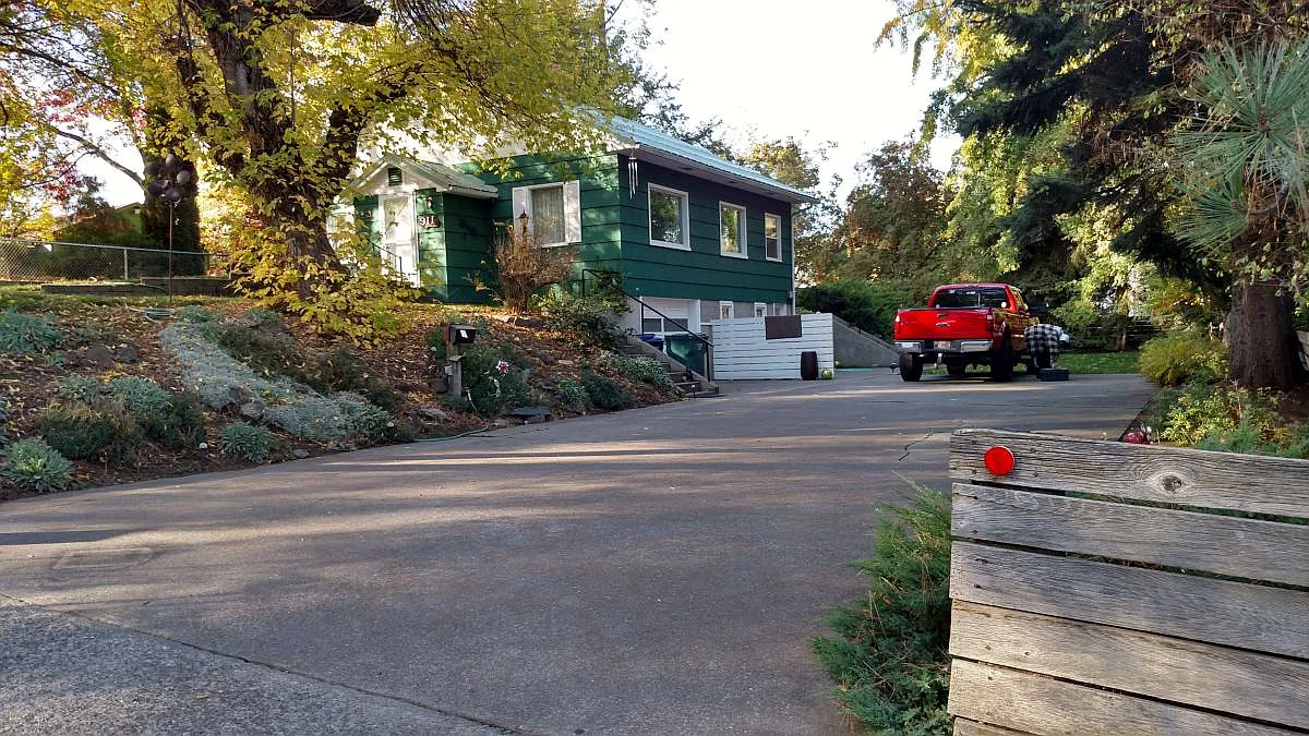 4 bed, 2080 sqft, $2,550 — Photo 3