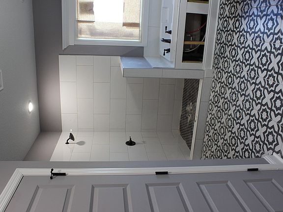 5th image of 3855 Lu Ln