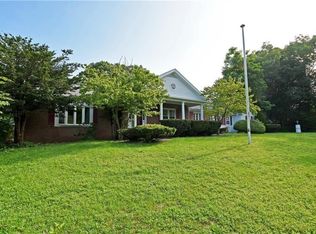 880 Veterans Memorial Pkwy, Riverside, RI 02915