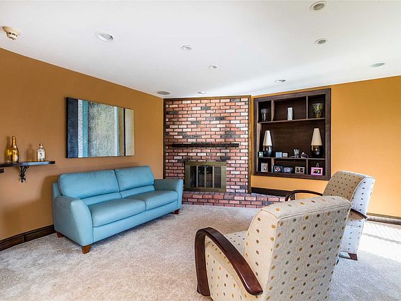 5th image of 27 Meadow Rue Ln