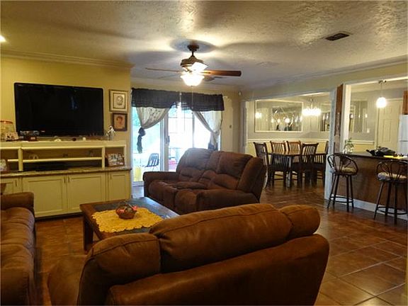 when you enter open living room to kitchen