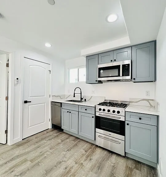 908 N Louise St #B — Photo 7