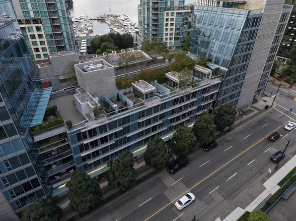 1477 Pender St #206, Vancouver, BC V6G 2L2