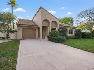 2880 Azalea Dr, Cooper City, FL 33026