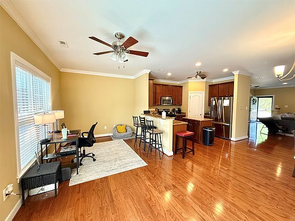 5th image of 223 Quarterpath Rd