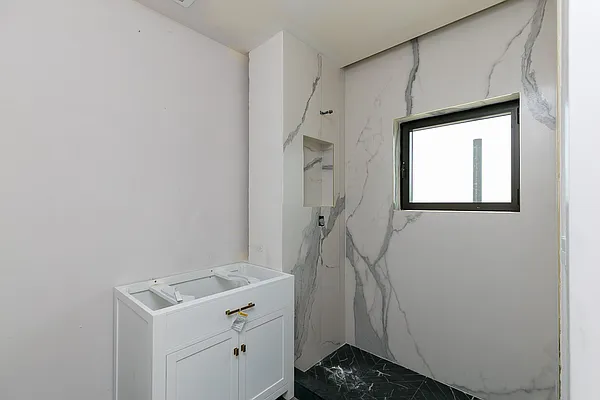 Rented by Nooklyn NYC LLC | media 83