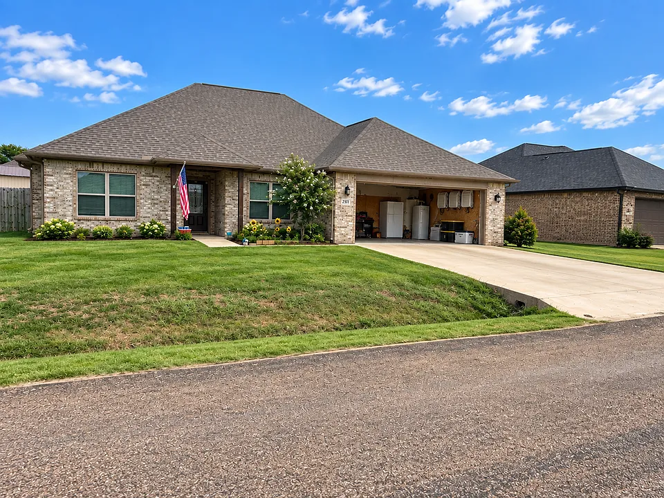 2311 Camryn Ln