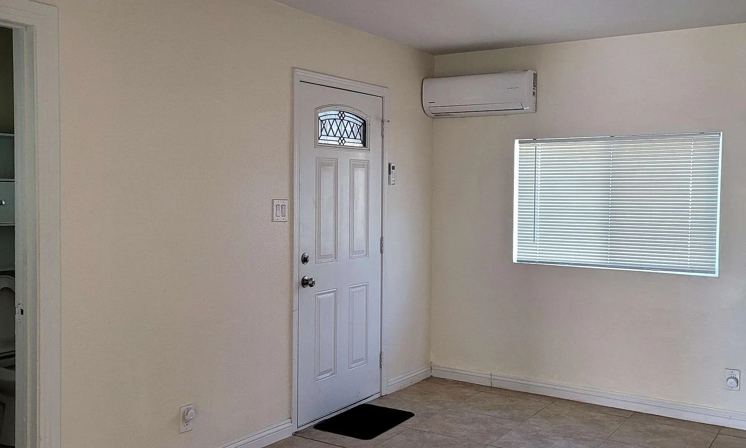 2 bed, 700 sqft, $2,200 — Photo 2