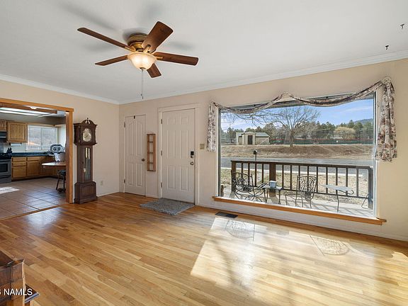 5th image of 920 W Sheridan Ave