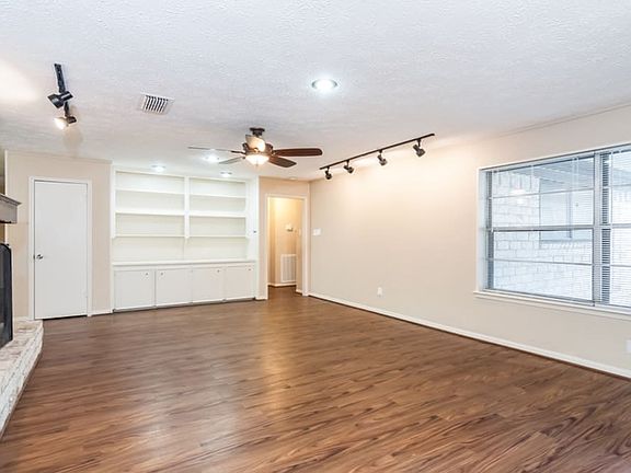 5th image of 10126 Sagerock Dr