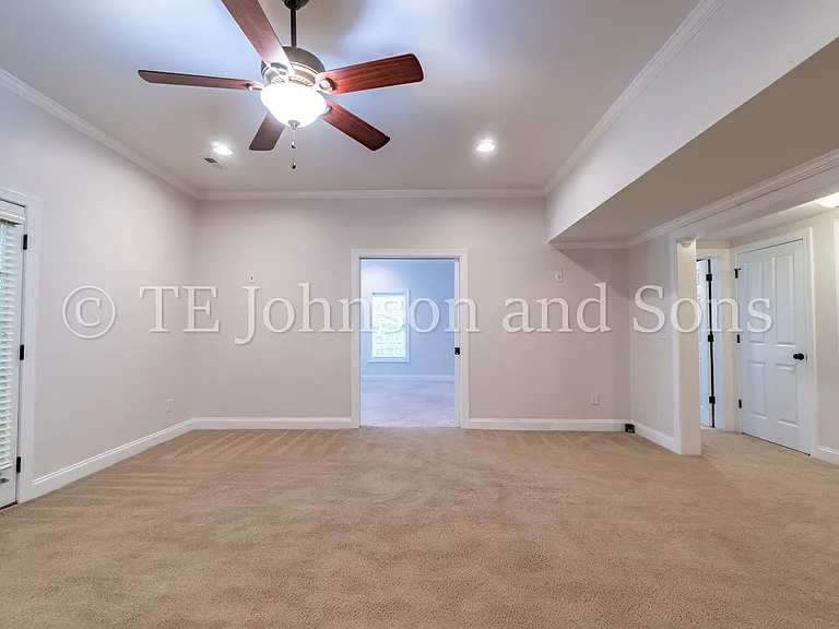 1112 Oakencroft Ct — Photo 49