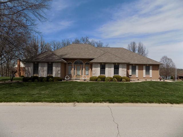 1st image of 3915 Manor Dr