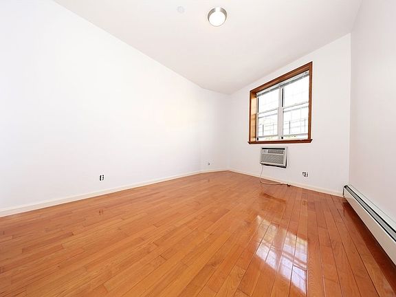 5th image of 3001 Newtown Ave APT 2F