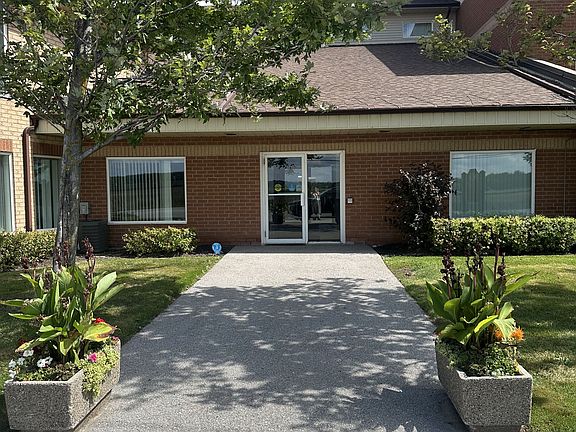 5th image of 247 King St #106