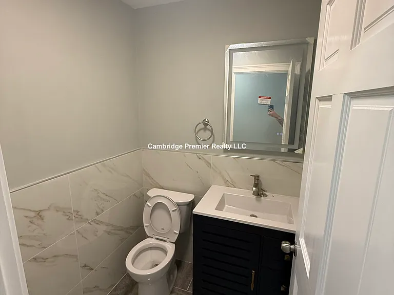 8 Brentwood St #1 — Photo 16