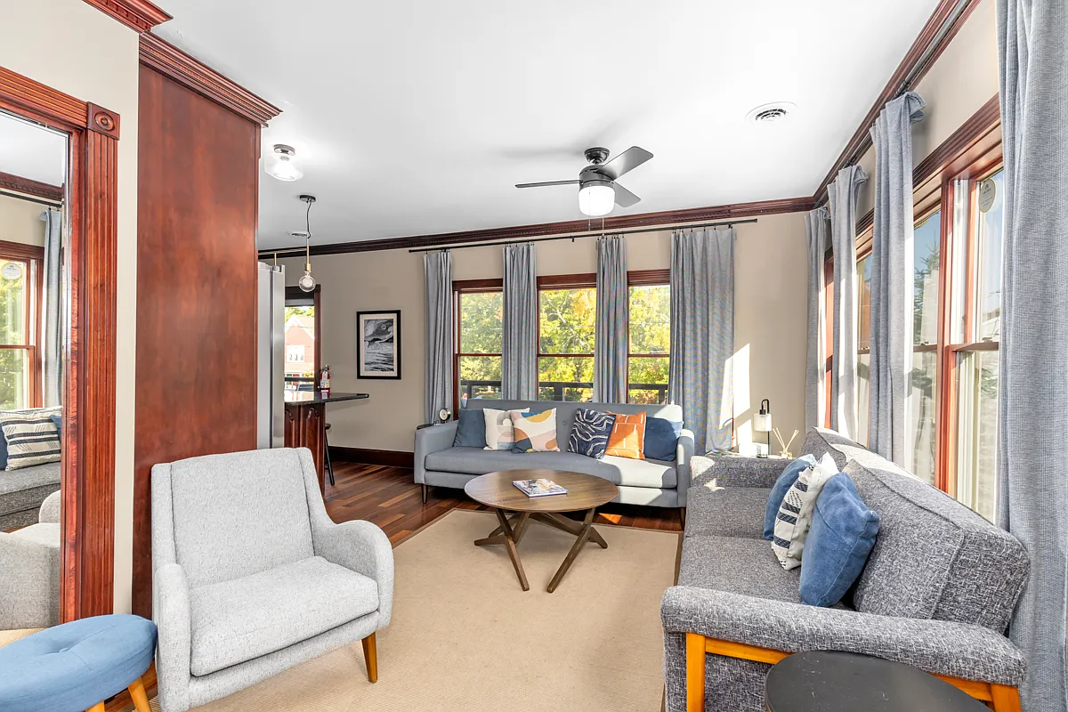 11 Chestnut St — Photo 3