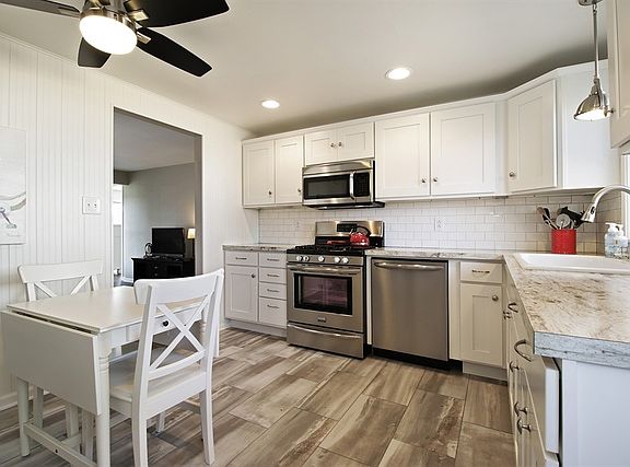 5th image of 9029 S Knox Ave