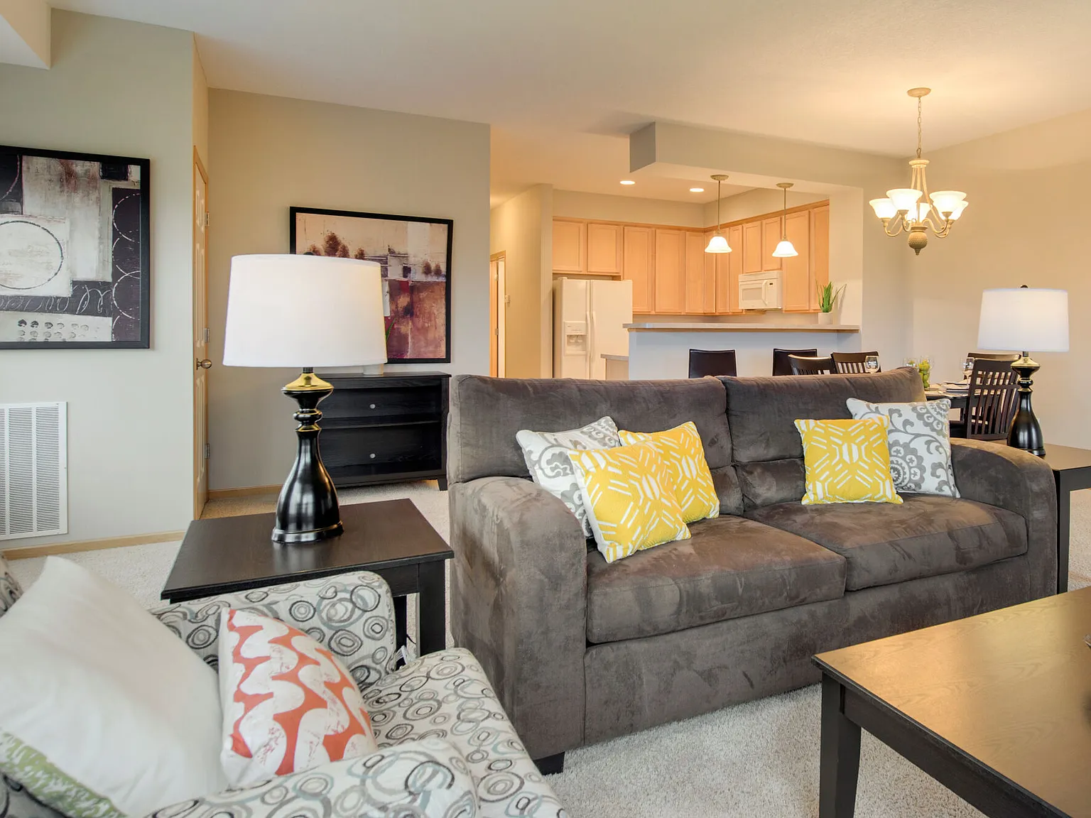 Regency Hill Apartments — Photo 3