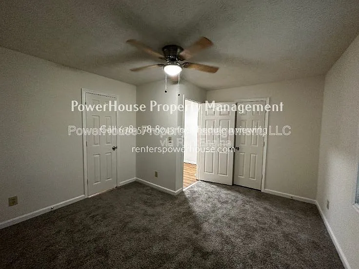 504 Oakwood Ct — Photo 2