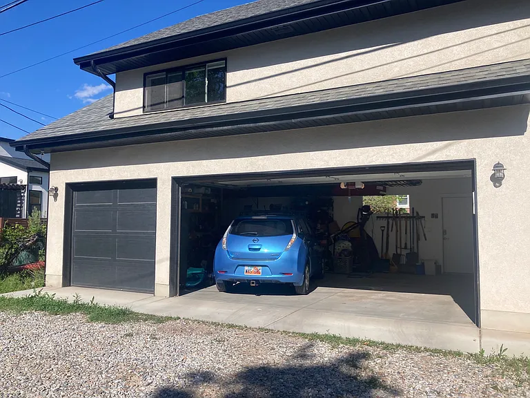 New (2021 build) 3 car garage.