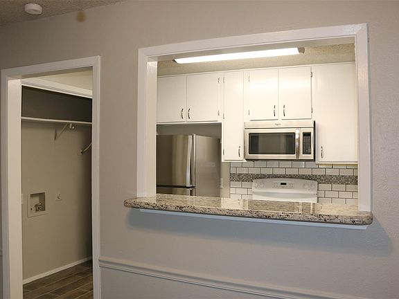 3rd image of 2042 Oakwood Ct