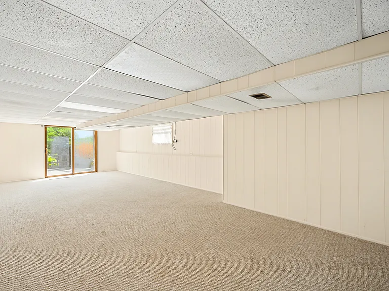 673 N Park Blvd — Photo 20