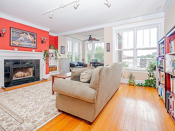 2nd image of 4438 N Malden St #3N