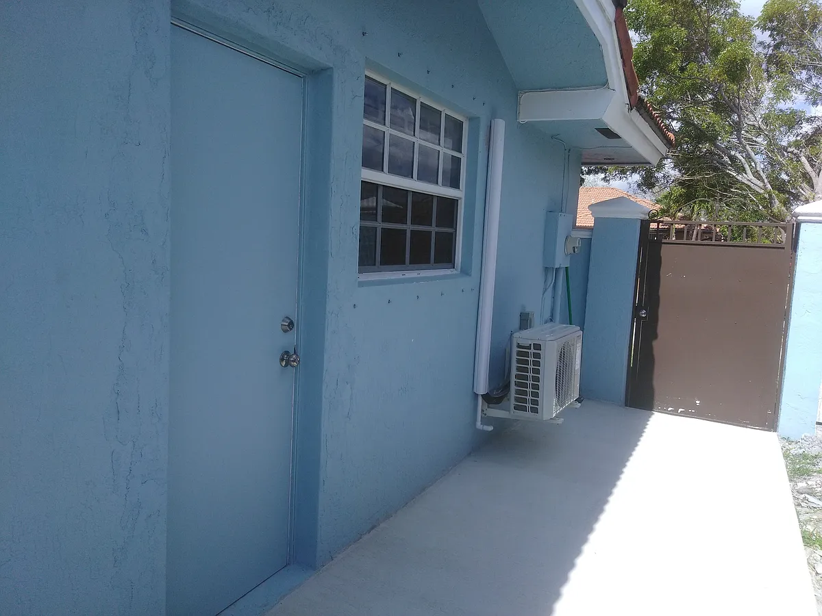 Building Photo - SW 114th St