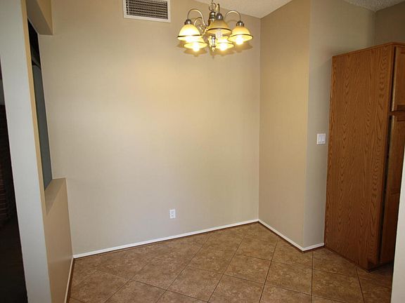 5th image of 55 1/2 W Hudson Ln