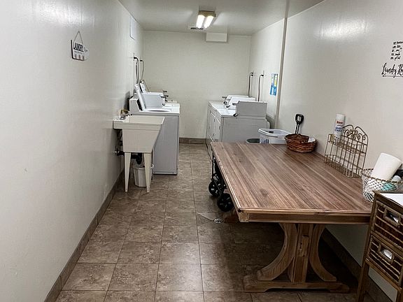 3rd image of 5544 Yolanda Ave APT 203